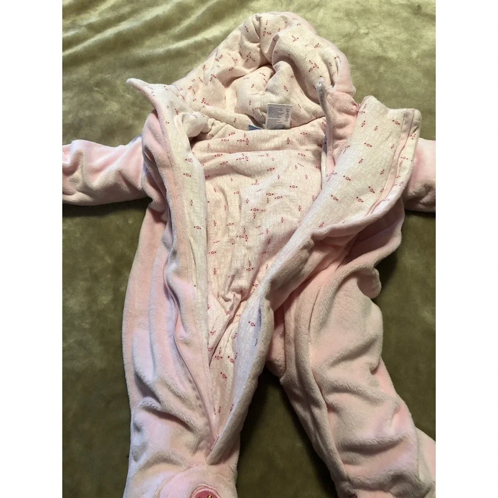 Disney Baby Snowsuit Girls 3/6 Mos Winnie The Pooh Pink EUC Beautiful soft